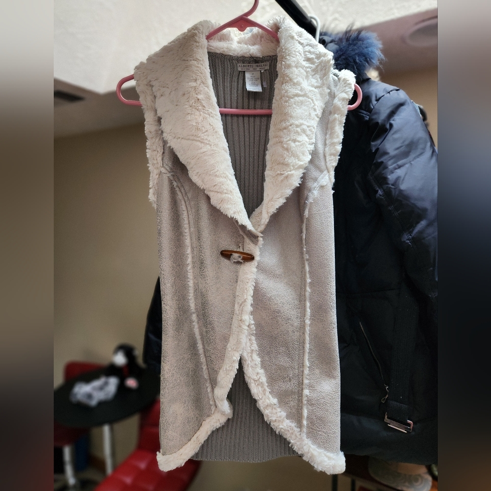 Alberto Makali Vest